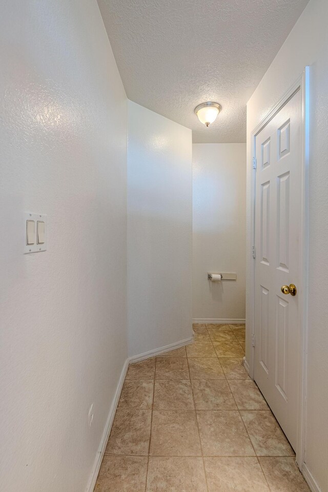 10500 Trieste Ct NW, Albuquerque, NM 87114 - hallway with a textured ceiling and baseboards