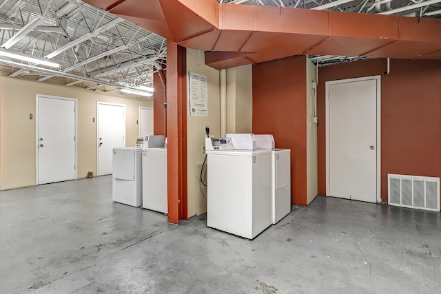 351 Washington St SE Unit 102, Albuquerque, NM 87108 - laundry area with washing machine and clothes dryer