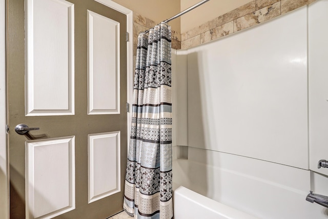 351 Washington St SE Unit 102, Albuquerque, NM 87108 - full bath featuring shower / tub combo with curtain