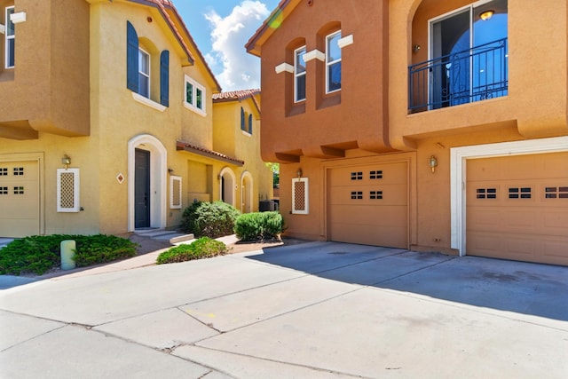 601 Menaul Blvd NE Unit 2501, Albuquerque, NM 87107 - view of front of house with a garage, driveway, and stucco siding