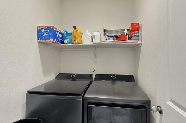 3136 Morrissey St SW, Albuquerque, NM 87121 - clothes washing area with washing machine and clothes dryer