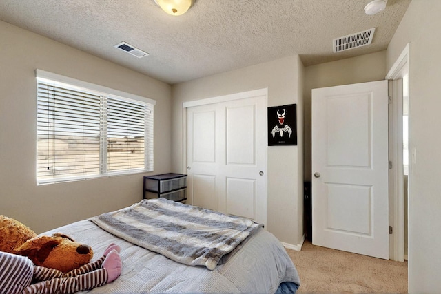 3136 Morrissey St SW, Albuquerque, NM 87121 - bedroom featuring light carpet, a closet, and a textured ceiling