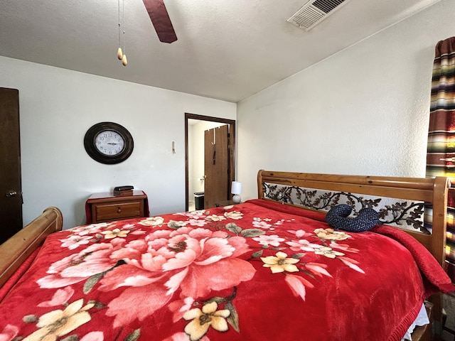 668 Helen Cir, Los Lunas, NM 87031 - bedroom featuring a ceiling fan