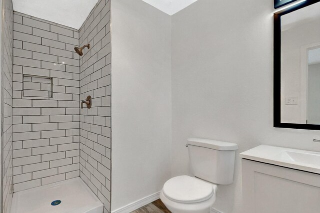 357 Meade Ct, Rio Communities, NM 87002 - bathroom featuring toilet, tiled shower, vanity, and wood finished floors