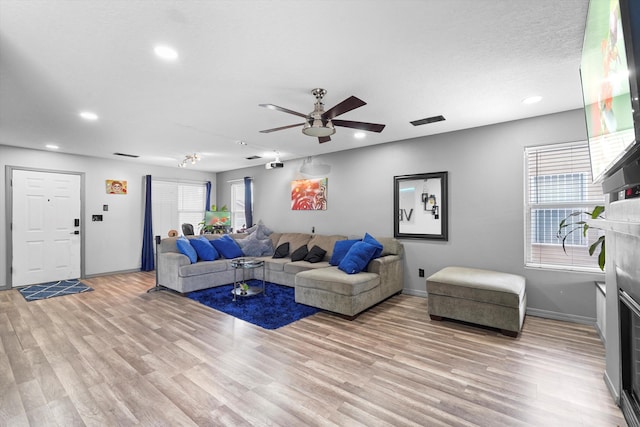 656 Cottontail St SW, Albuquerque, NM 87121 - living room featuring light wood-type flooring, baseboards, ceiling fan, and recessed lighting