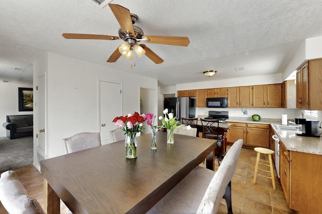 6242 Roadrunner Loop NE, Rio Rancho, NM 87144 - dining space featuring a textured ceiling and ceiling fan