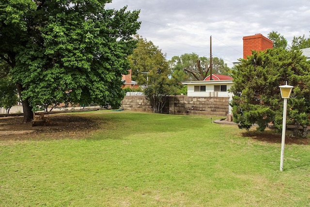 2701 Chapulin Rd SW, Albuquerque, NM 87105 - view of grassy yard
