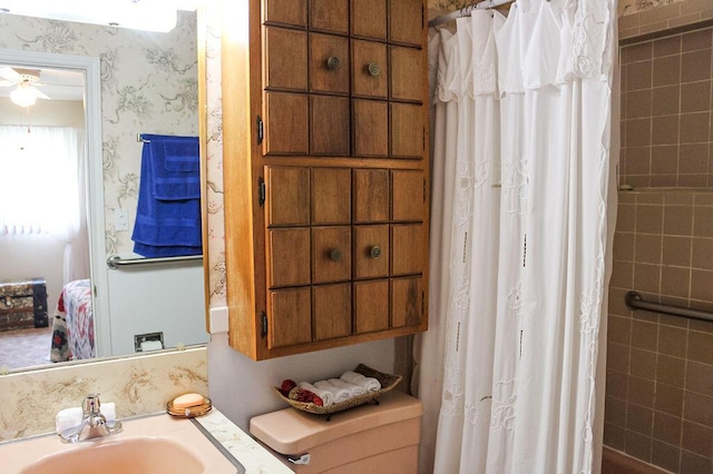 2701 Chapulin Rd SW, Albuquerque, NM 87105 - full bathroom featuring a ceiling fan, vanity, a shower with curtain, and wallpapered walls