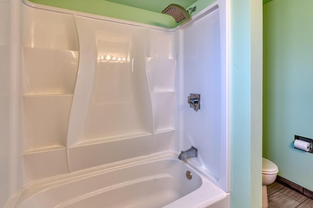 508 Las Marias Dr SE, Rio Rancho, NM 87124 - full bath with toilet, bathtub / shower combination, and wood finished floors