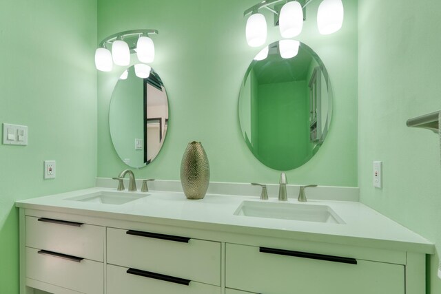 508 Las Marias Dr SE, Rio Rancho, NM 87124 - full bathroom with double vanity