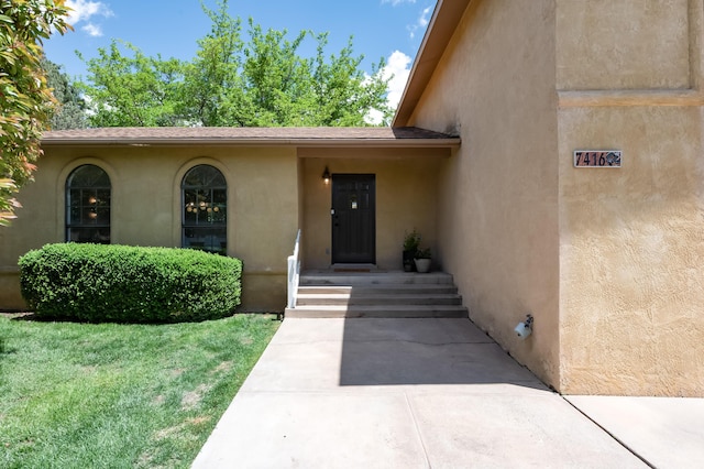 7416 Don Tomas Ln NE, Albuquerque, NM 87109 - entrance to property featuring stucco siding and a yard