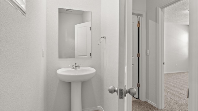 5523 Sagan Loop SE, Albuquerque, NM 87106 - bathroom with baseboards and a sink