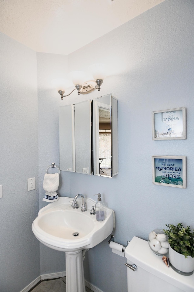 9301 Holm Bursun Dr NW, Albuquerque, NM 87114 - bathroom featuring toilet and baseboards