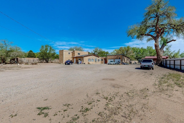 2327 Pajarito Rd SW, Albuquerque, NM 87105 - view of yard featuring fence