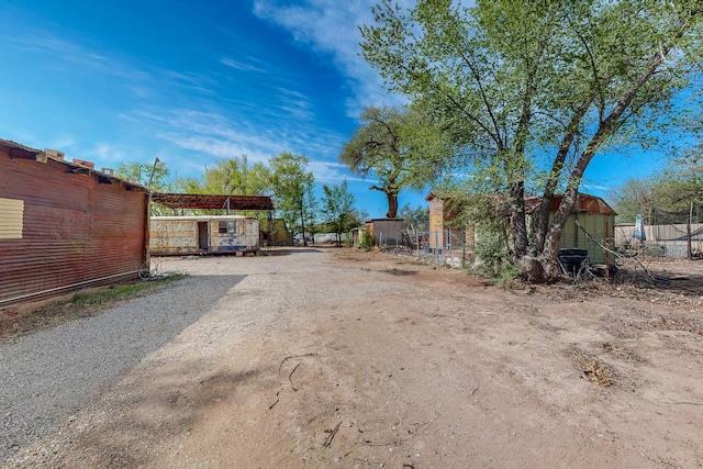 2327 Pajarito Rd SW, Albuquerque, NM 87105 - view of yard featuring fence