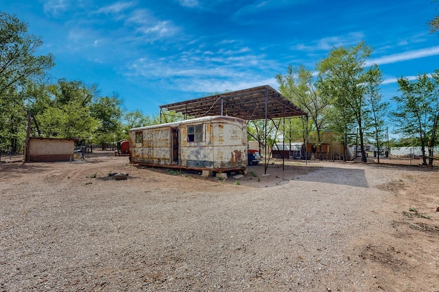 2327 Pajarito Rd SW, Albuquerque, NM 87105 - rear view of property featuring an outdoor structure