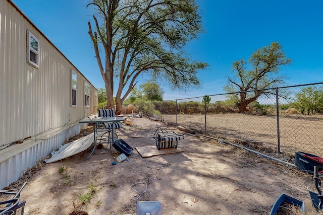 2327 Pajarito Rd SW, Albuquerque, NM 87105 - view of yard featuring fence