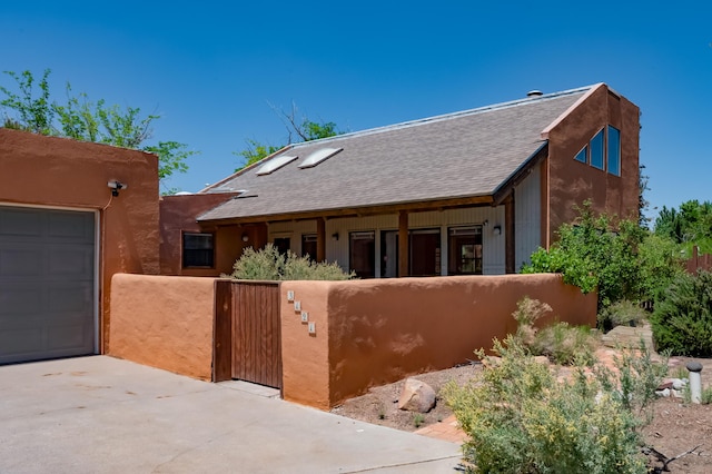 3121 Grande Vista Pl NW, Albuquerque, NM 87120 - view of front of house with a fenced front yard, a gate, a shingled roof, and driveway