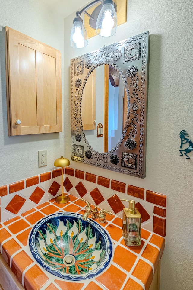 2392 Manzano Loop NE, Rio Rancho, NM 87144 - view of bathroom