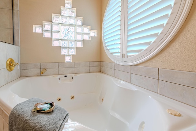 2392 Manzano Loop NE, Rio Rancho, NM 87144 - bathroom featuring a whirlpool tub