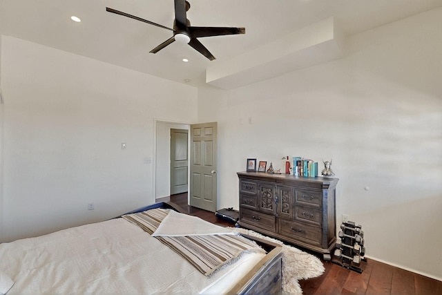 420 Bassett Blvd, Edgewood, NM 87015 - bedroom with dark wood-style floors, a ceiling fan, recessed lighting, and baseboards