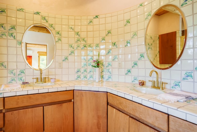 59 Perdiz Canyon Rd, Placitas, NM 87043 - bathroom featuring vanity and tasteful backsplash