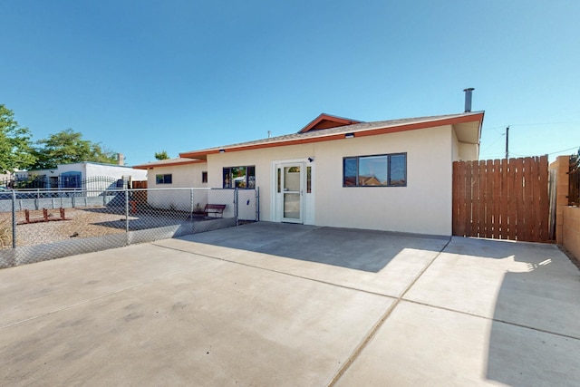 1614 Del Monte Trl SW, Albuquerque, NM 87121 - view of front of house with stucco siding, fence, and a patio