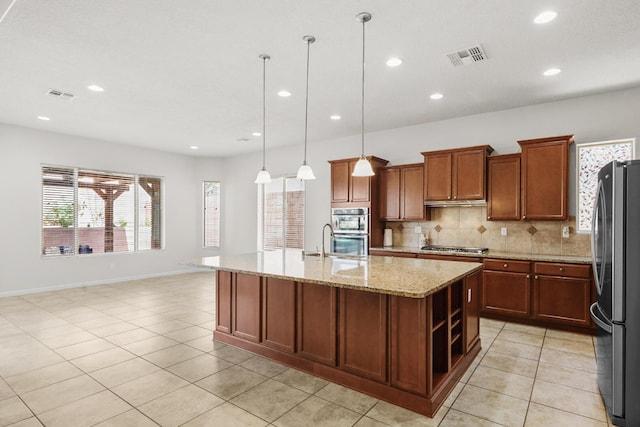 729 Sierra Verde Way NE, Rio Rancho, NM 87124 - kitchen featuring appliances with stainless steel finishes, tasteful backsplash, light tile patterned flooring, recessed lighting, and a kitchen island with sink