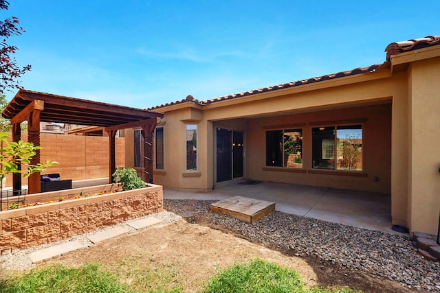 729 Sierra Verde Way NE, Rio Rancho, NM 87124 - back of property featuring stucco siding, a patio area, a tile roof, and fence