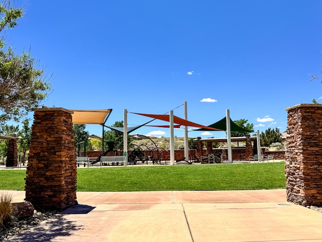 729 Sierra Verde Way NE, Rio Rancho, NM 87124 - view of community with a lawn