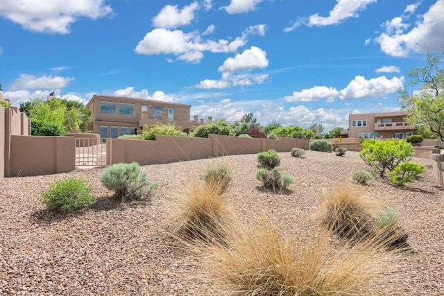 3916 Alamogordo Dr NW, Albuquerque, NM 87120 - view of yard with a gate