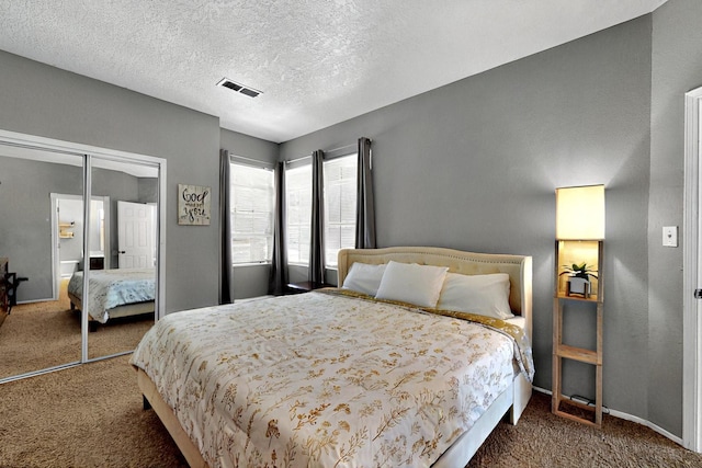 1321 Elkslip Dr NE, Rio Rancho, NM 87144 - bedroom featuring carpet flooring, a closet, baseboards, and a textured ceiling