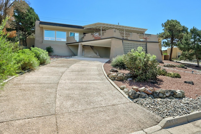 1106 Warm Sands Dr SE, Albuquerque, NM 87123 - view of front of home with stucco siding, driveway, and a carport