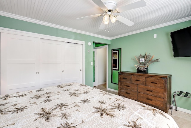 1106 Warm Sands Dr SE, Albuquerque, NM 87123 - bedroom with a closet, baseboards, ornamental molding, and a ceiling fan