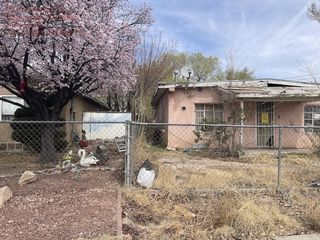 115 San Jose Ave SE, Albuquerque, NM 87102 - view of side of home with stucco siding