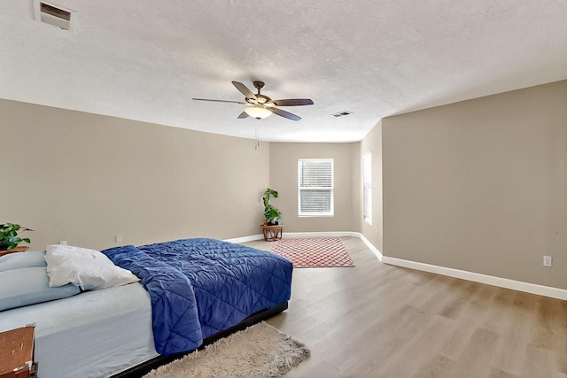 5727 Cibola Dr NE, Rio Rancho, NM 87144 - bedroom with light wood-style flooring, a textured ceiling, and ceiling fan