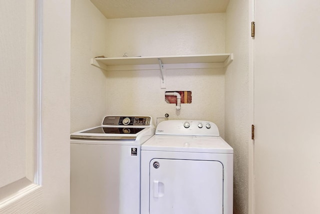 10216 Sand Sage Dr NW, Albuquerque, NM 87114 - laundry room featuring washer and clothes dryer
