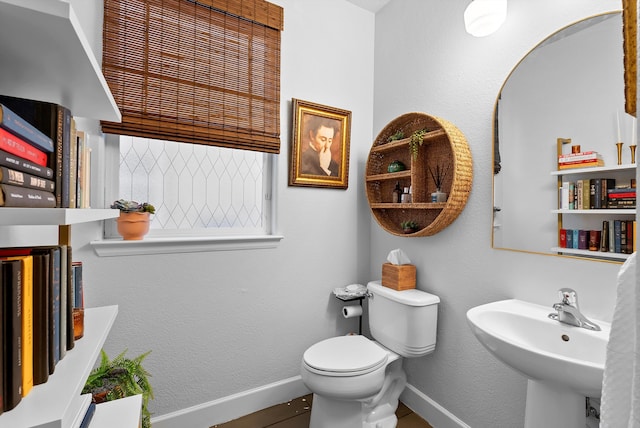 3515 Colina Serena Pl NE, Rio Rancho, NM 87124 - half bath featuring baseboards, toilet, and a sink