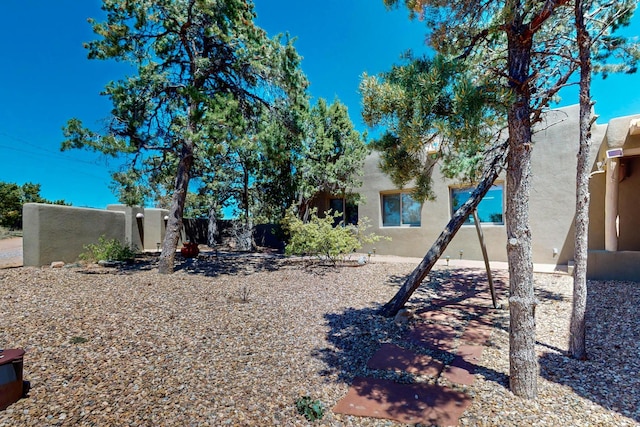 26 Apache Creek Rd, Santa Fe, NM 87505 - view of yard
