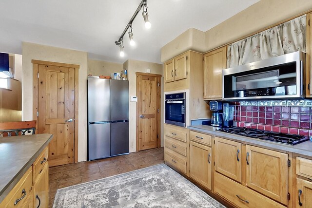 26 Apache Creek Rd, Santa Fe, NM 87505 - kitchen featuring stainless steel appliances, light brown cabinets, tasteful backsplash, and light countertops