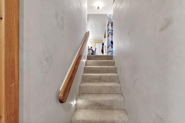 26 Apache Creek Rd, Santa Fe, NM 87505 - view of stairs