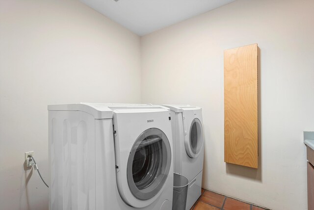28 Canon Escondido, Sandia Park, NM 87047 - laundry room with washer and clothes dryer and light tile patterned flooring