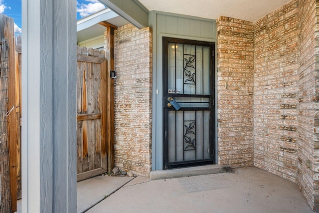 1905 Gomez Dr SW, Los Lunas, NM 87031 - entrance to property featuring brick siding
