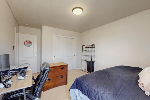 525 Peaceful Meadows Dr NE, Rio Rancho, NM 87144 - carpeted bedroom featuring a closet and a desk