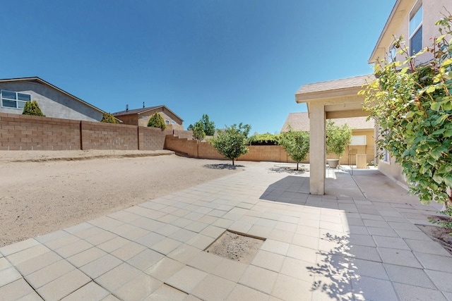 525 Peaceful Meadows Dr NE, Rio Rancho, NM 87144 - fenced backyard with a patio