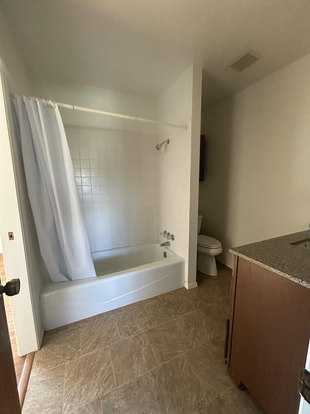 2833 Tiffany Rd, Tucumcari, NM 88401 - bathroom with toilet, shower / tub combo with curtain, and vanity