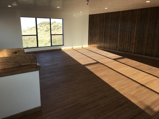 2833 Tiffany Rd, Tucumcari, NM 88401 - unfurnished room featuring wood finished floors, baseboards, and recessed lighting