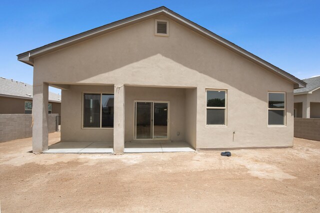 6 Margarita Cir, Los Lunas, NM 87031 - rear view of house with a patio area and stucco siding
