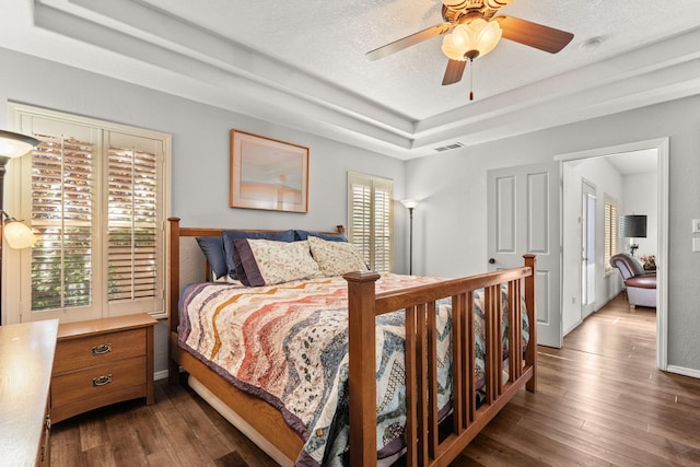 3827 Fox Sparrow Trl NW, Albuquerque, NM 87120 - bedroom with wood finished floors, baseboards, and a ceiling fan