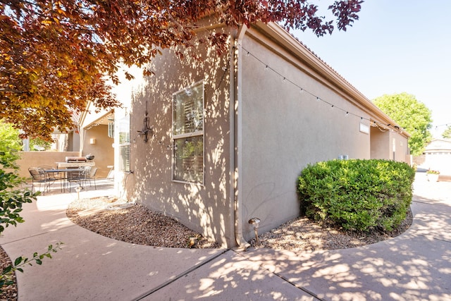 3827 Fox Sparrow Trl NW, Albuquerque, NM 87120 - view of side of home featuring a patio and stucco siding